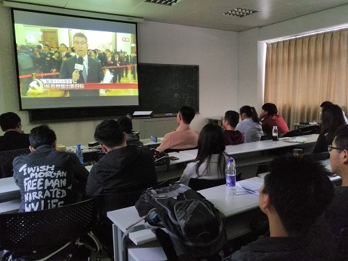 太阳成官网组织各级团学骨干共同学习十九大精神1.JPG